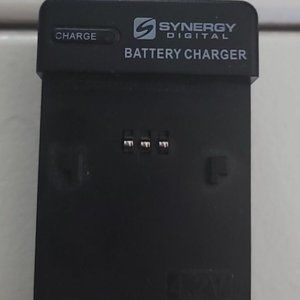 Synergy Digital Travel Battery Charger SDM-164 Use With Battery Fuji NP-70